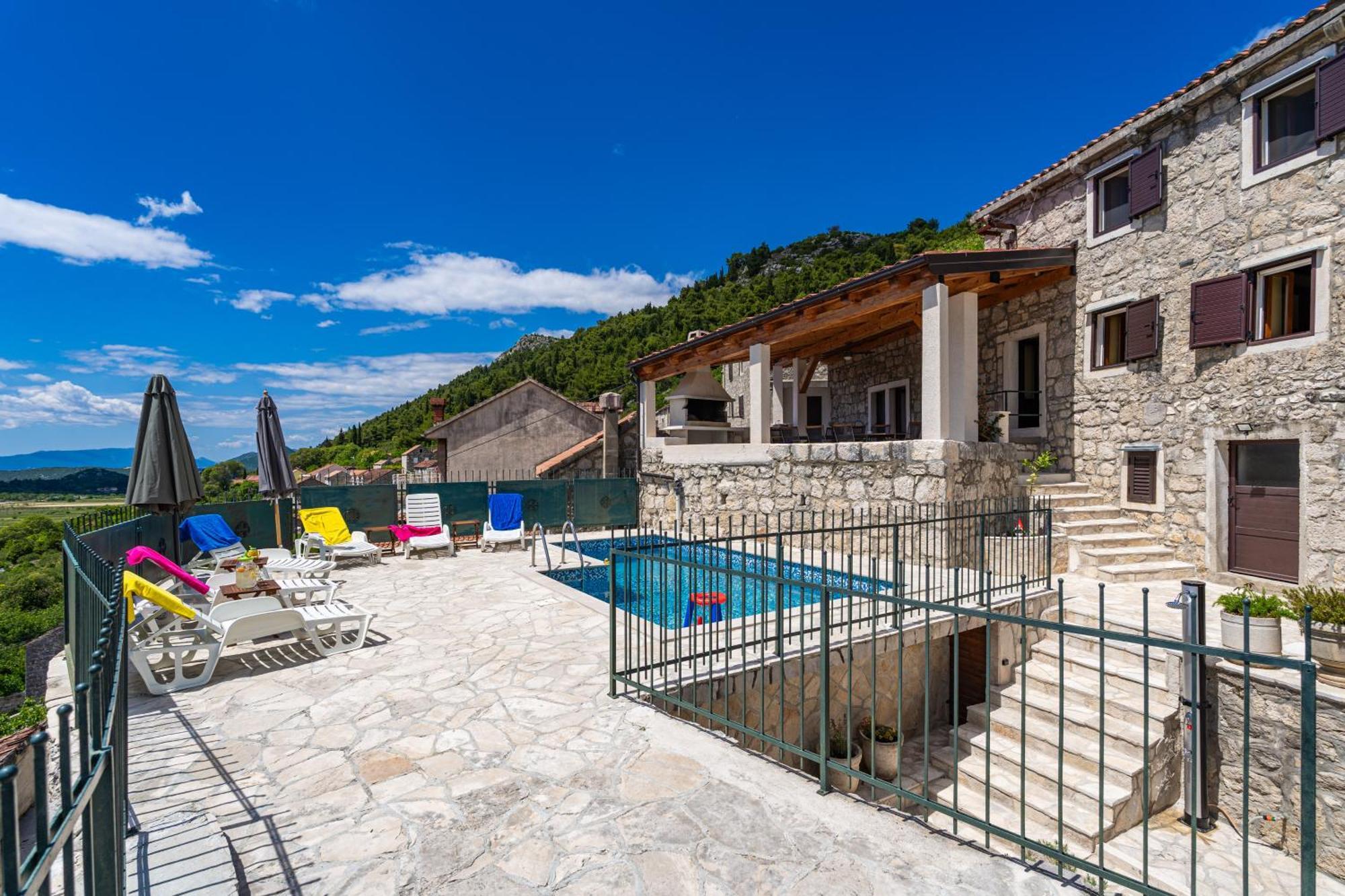 Private Pool Villa - Meditteranean Peace สลาโน ภายนอก รูปภาพ