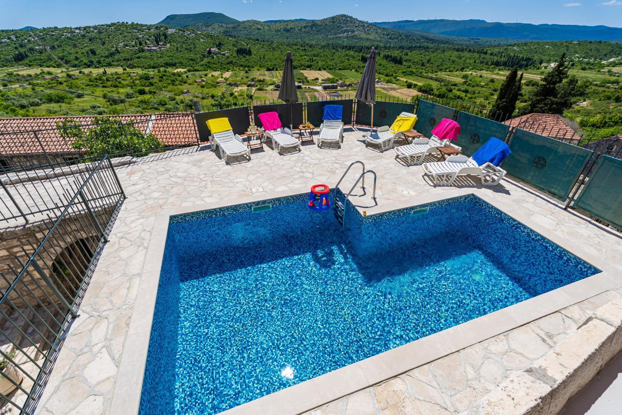 Private Pool Villa - Meditteranean Peace สลาโน ภายนอก รูปภาพ