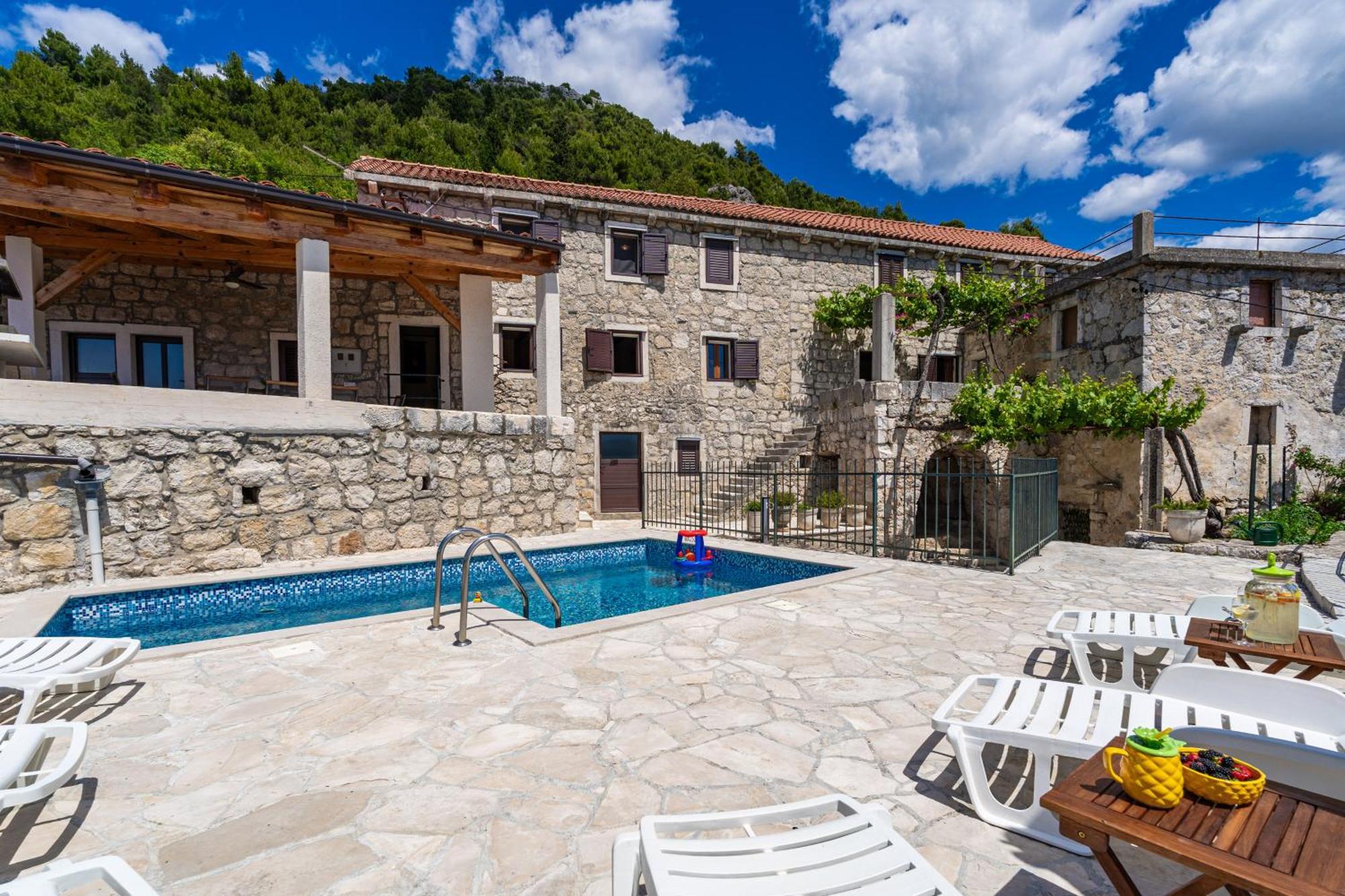 Private Pool Villa - Meditteranean Peace สลาโน ภายนอก รูปภาพ